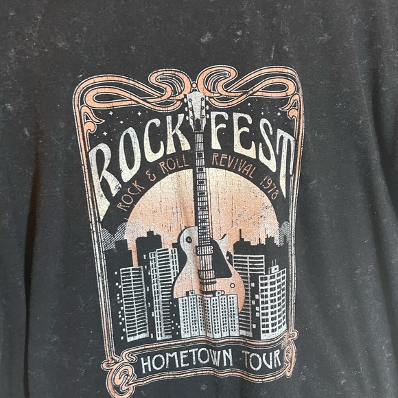 Maurices rockfest graphic tee, size M, black with mauve colors in the design - Picture 3 of 3